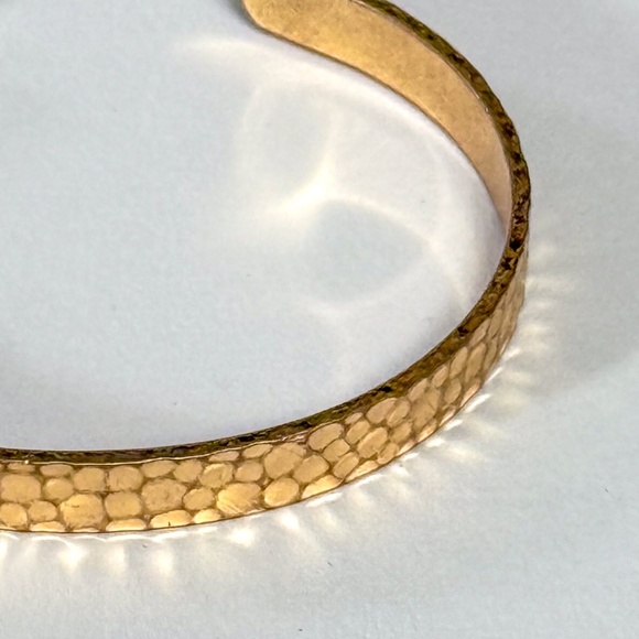 Hammered Gold Tone Open Bangle Bracelet – Chic & Elegant ✨💛 - Picture 5 of 7